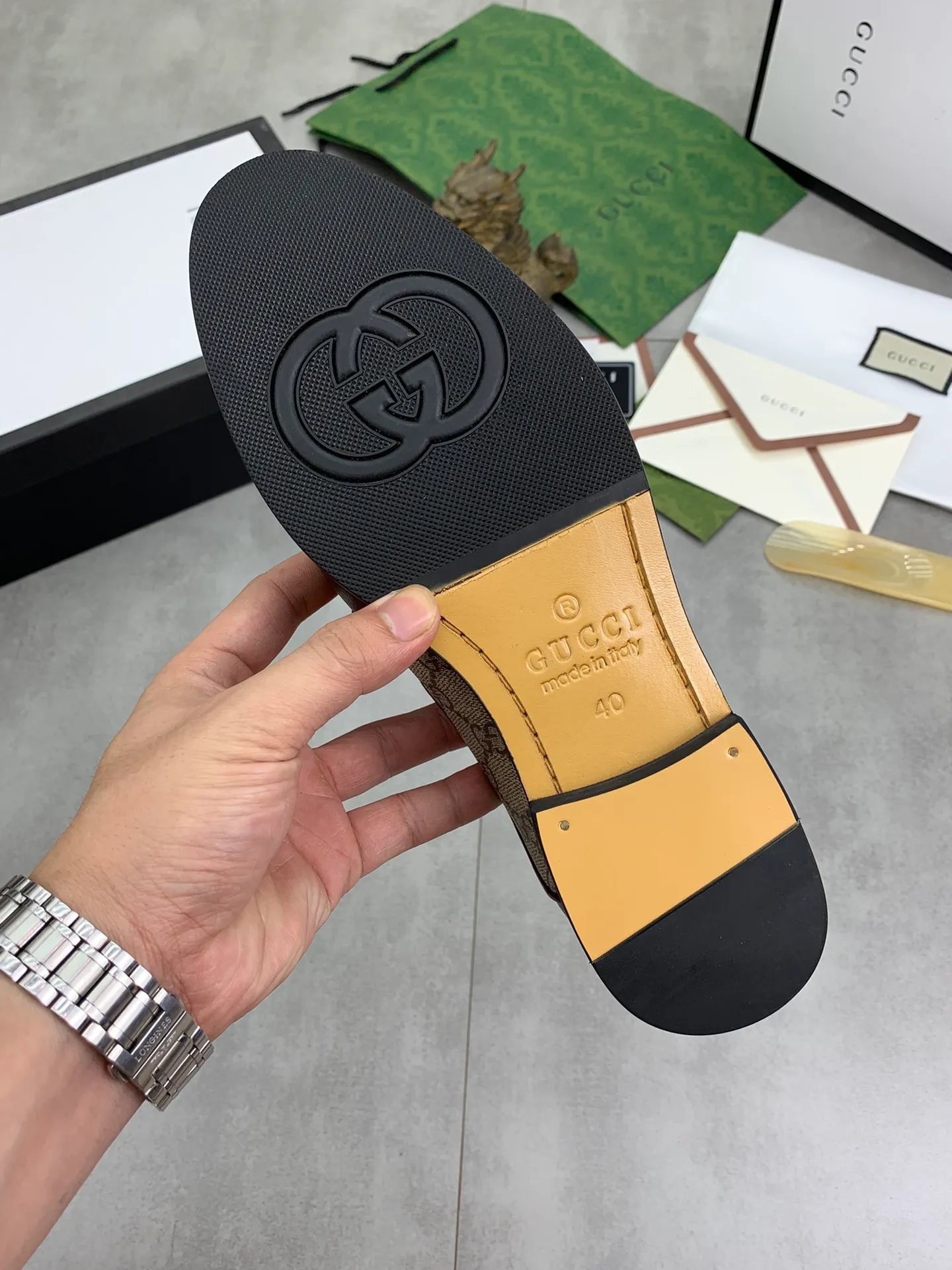 Men's shoes 💰P580 💰[New model] Genuine leather outsole series 🆘Water-dyed cow lining [GUCCI] Gucci leather shoes, top purchasing men's 2023 counters are on sale simultaneously, top-grade original calfskin imported from Italy ➕ first-layer cowhide lining) original factory special original sole, fine workmanship, impeccable 👍 You can go in and out of the counter at will; the real thing is super beautiful, code number: 38 to 45 black Brown 🉑️Choose a full set of packaging at the counter